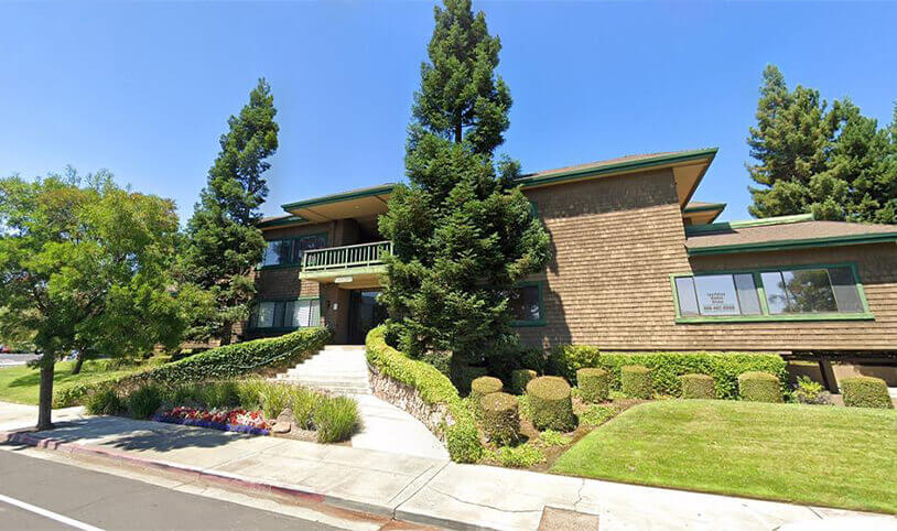 Outside view of Los Gatos California dental office