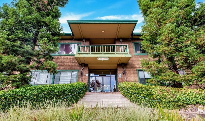 Outside view of Los Gatos California dental office