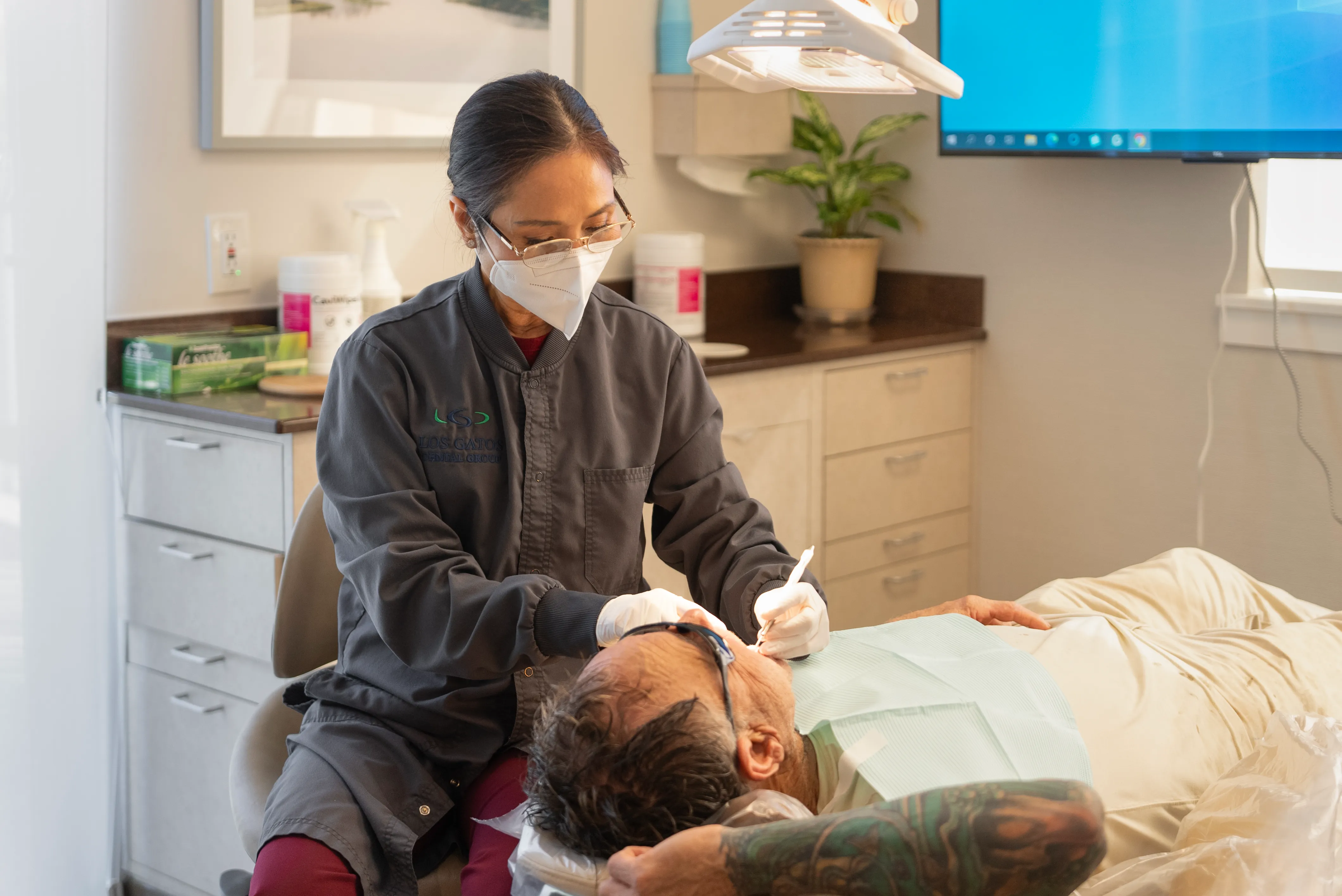 Patient receiving oral cancer screening